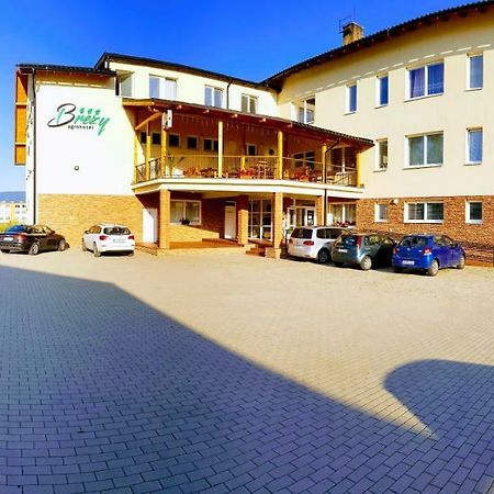Agrohotel Tri Brezy Hrustin Exterior photo