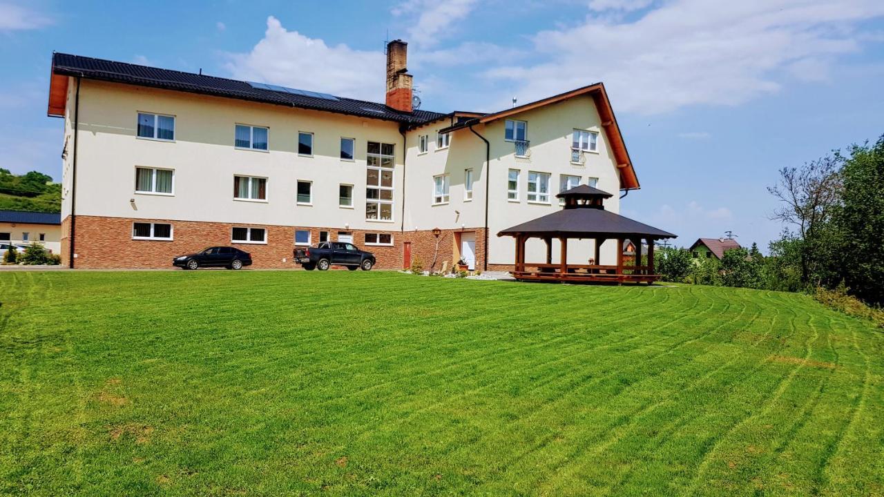Agrohotel Tri Brezy Hrustin Exterior photo